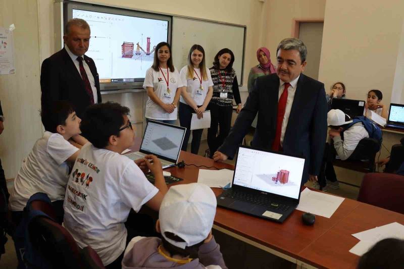 Amasya’da çocuklara ‘Fatih’in izinde matematik ve teknoloji’ eğitimi
