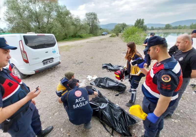 Gölete uçan araçta ölen 3 kişiden 2’sinin kimlikleri belli oldu
