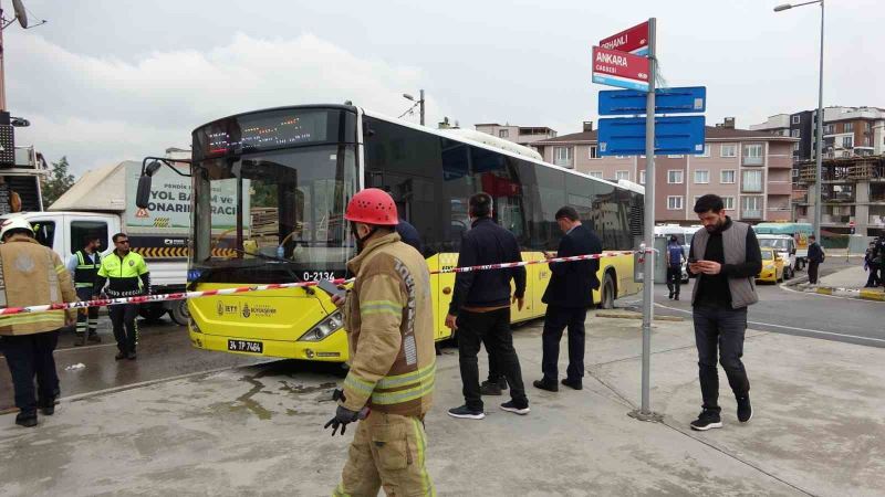 Pendik’te İETT otobüsüyle tır çarpıştı: 5 yaralı
