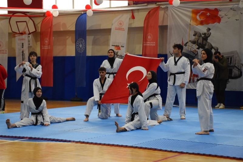 Atatürk’ü Anma, Gençlik ve Spor Bayramı’nda çeşitli etkinlikler düzenlendi
