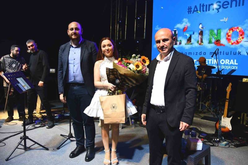 Altınova Gençlik Festivali Nigar Muharrem ve Semicek ile final yaptı
