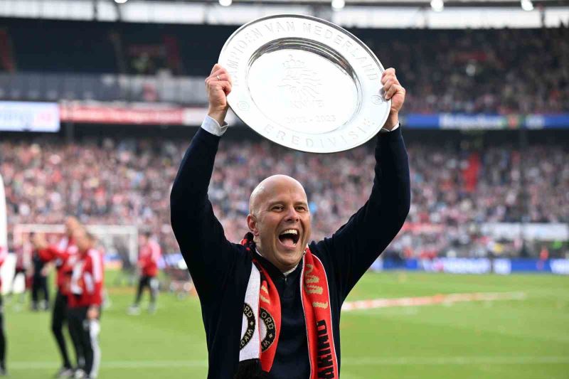 Feyenoord’da Arne Slot’un sözleşmesi 2026 yılına kadar uzatıldı
