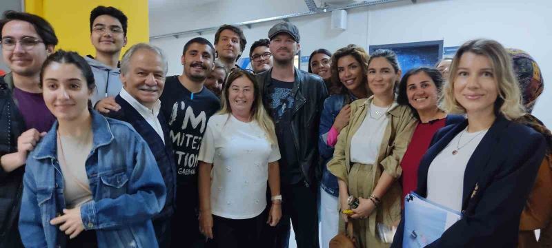 Ünlü oyuncu Kıvanç Tatlıtuğ oyunu kullandı