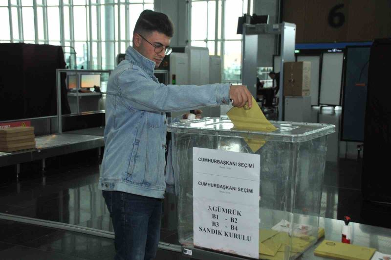 İstanbul Havalimanı’nda 15 binden fazla seçmen oy kullandı
