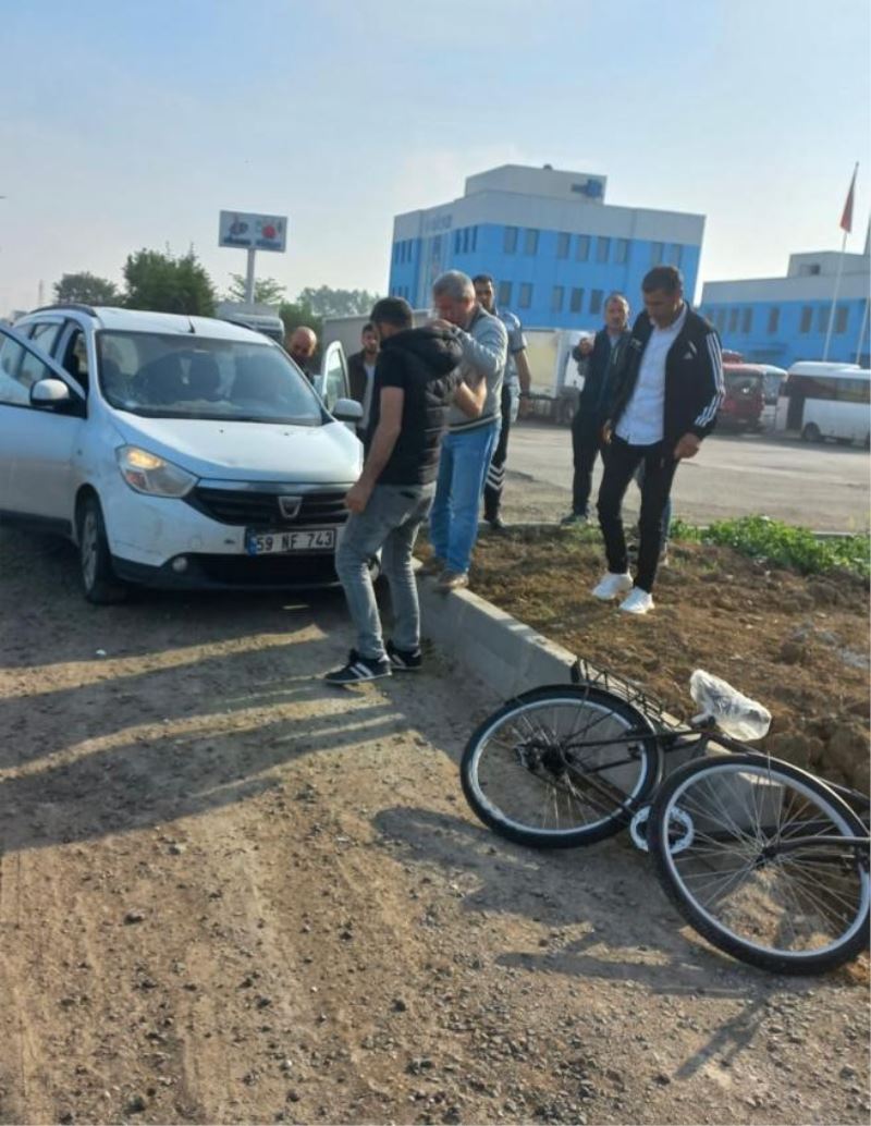 Seyir halindeki bisikletliye otomobil çarptı: 1 yaralı

