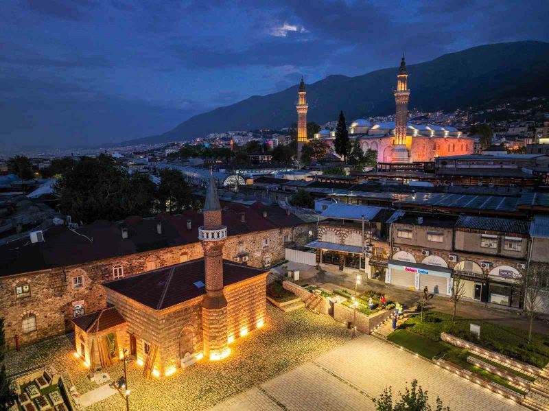 Bursa’nın kalbinde tarihi dönüşüm...Tarihi mescitte 65 yıl sonra ilk Cuma
