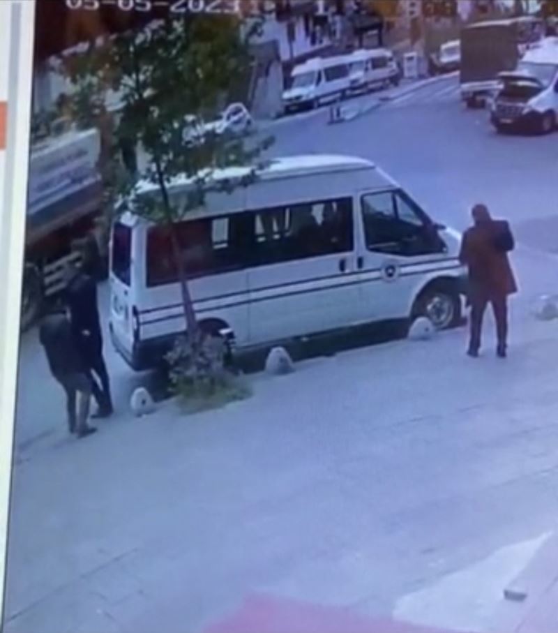 İstanbul’da hakimin omzuna tutunan adamı vurduğu anlar kamerada
