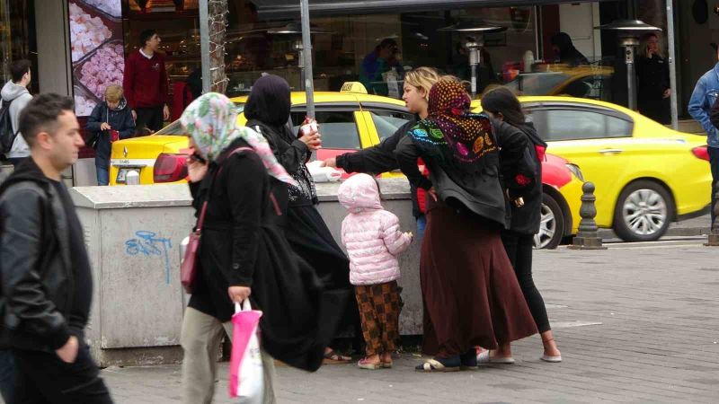 Taksim Meydanı dilencilerle doldu