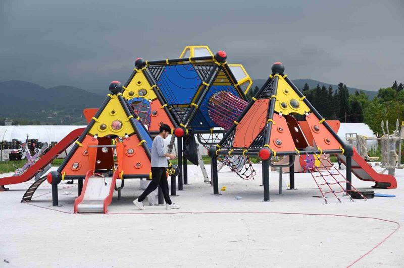 Yalova Belediyesi’nden Seyrantepe’ye yeni nesil park
