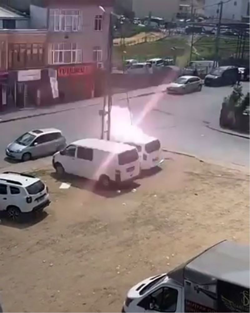 Başakşehir’de elektrik kabloları cadde ortasında bomba gibi patladı