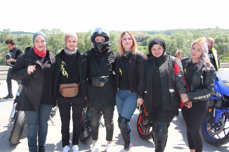 350 motosiklet tutkunu Bilecik’te buluştu, tarihi mekanları ziyaret etti
