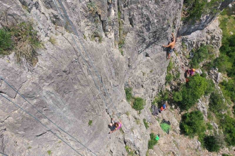Türkiye’nin en uzun soluklu kaya tırmanışı nefesleri kesti

