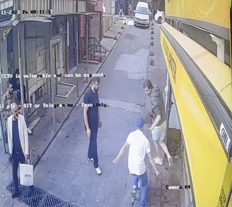 Taksim bıçaklanan Rus turistin 3 kişilik gruba sataştığı ortaya çıktı
