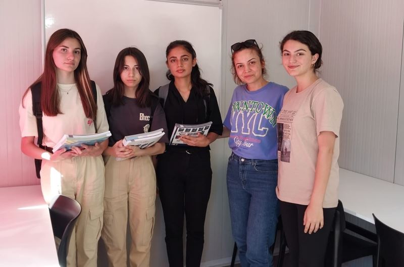 Çınar Akademi eğitmenlerinden afetzede gençlere YKS öncesi son ders
