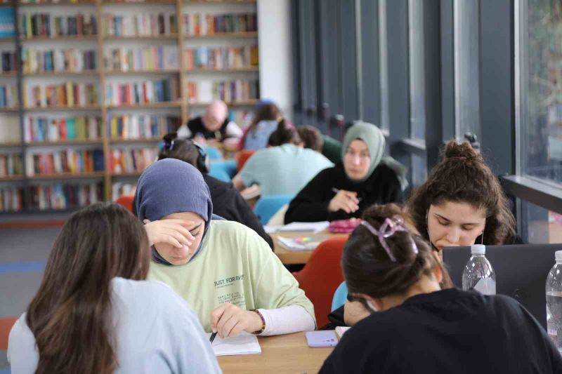 Gürsu Belediyesi’nin kütüphanesine yoğun ilgi