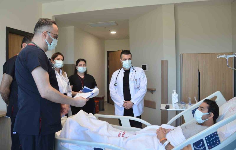Bursa Şehir Hastanesi’nde iki hastaya böbrek nakli yapıldı

