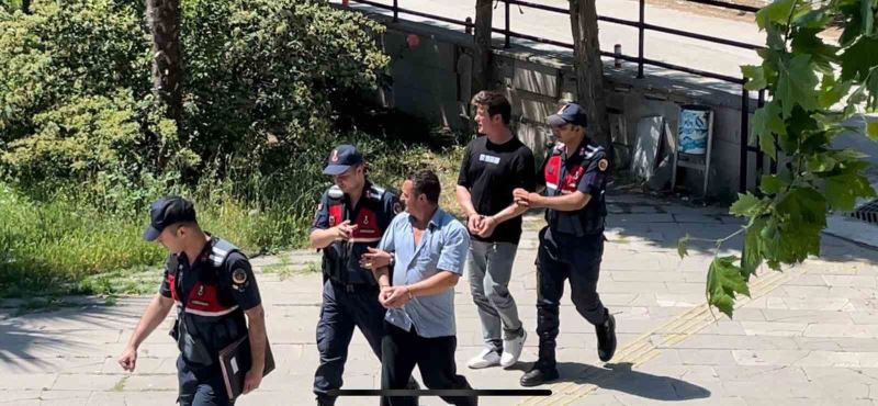 Bursa’da kıskıvrak yakalanan 3 villa soyguncusu tutuklandı
