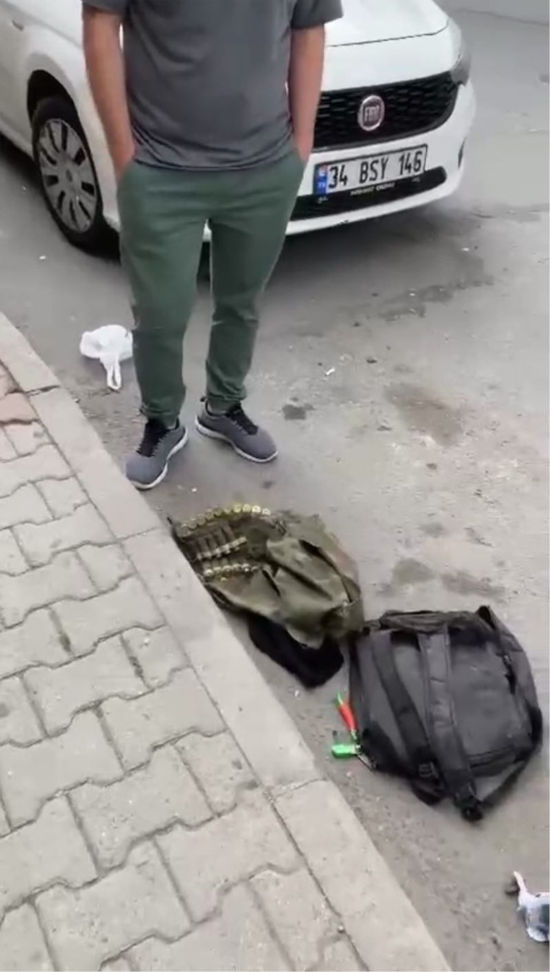 Eyüpsultan’da sokakta bulunan çantadan çok sayıda tüfek fişeği çıktı
