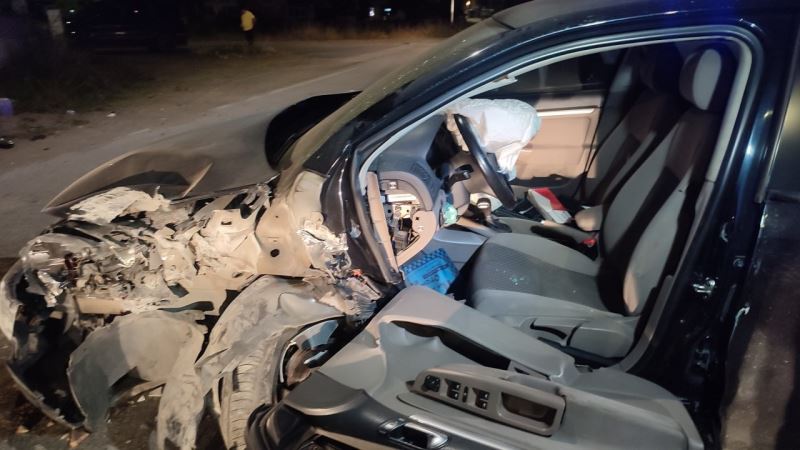 Sakarya’da otomobil duvara çarptı: 1 yaralı
