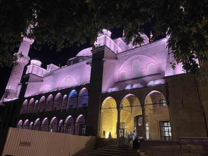 Sultanahmet Caminde ışık skandalı