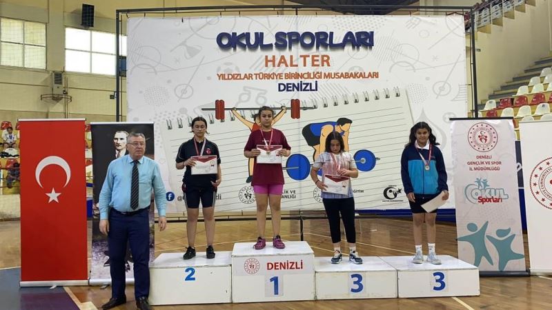 Yıldızlar Halter Türkiye Şampiyonasında altın madalya
