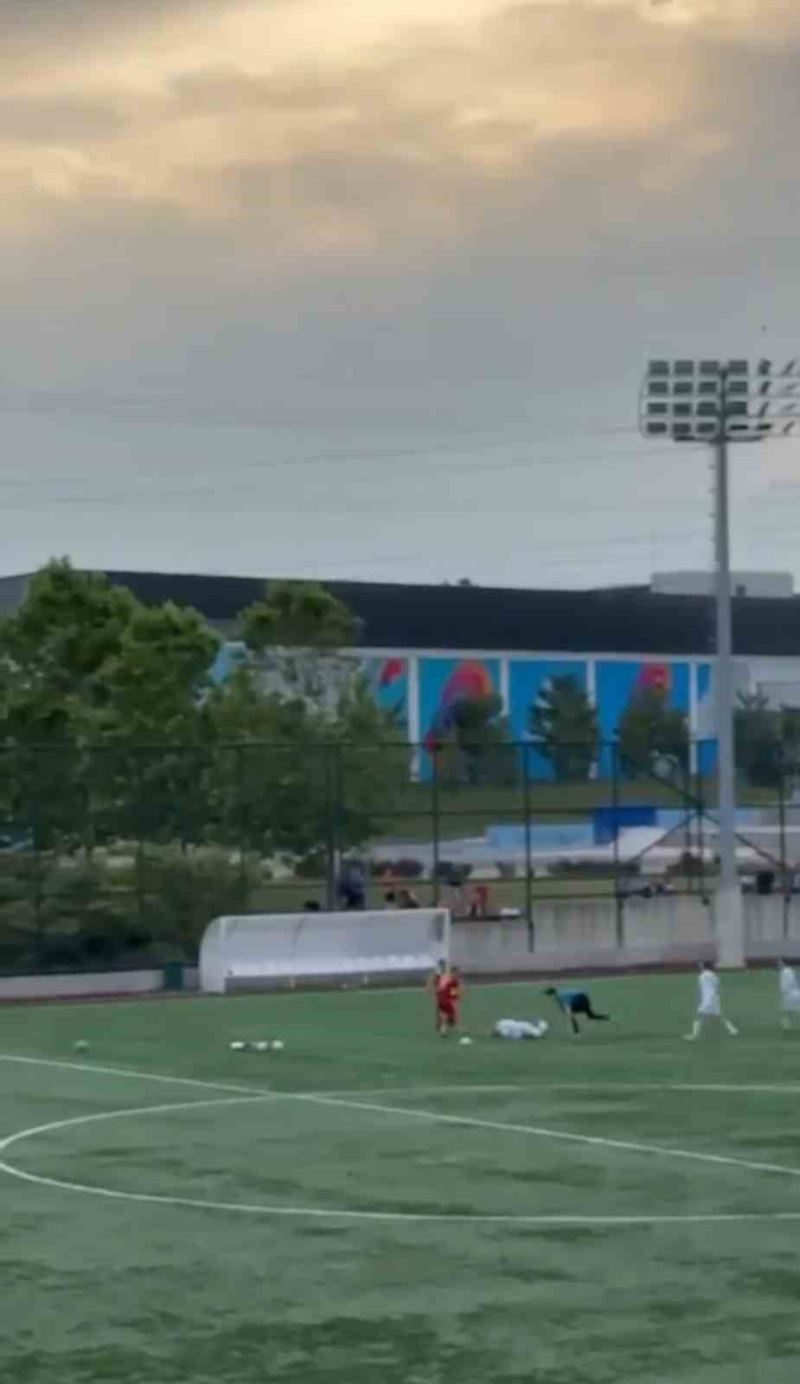 Bayrampaşa’da oynanan amatör futbol maçında kavga çıktı: Polis tarafları dağıtmak için havaya ateş açtı
