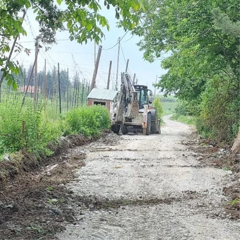 Yoğun yağış nedeniyle bozulan yollarda hummalı bir çalışma başlatıldı
