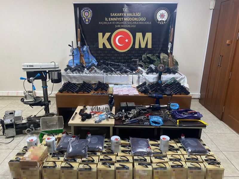 Polisten silah ve mühimmat kaçakçılığı operasyonu: 17 gözaltı
