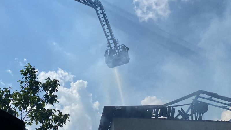 Yangın çatıyı kül etti
