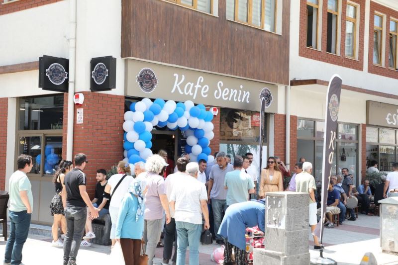 Kafe Senin, hizmete girdi
