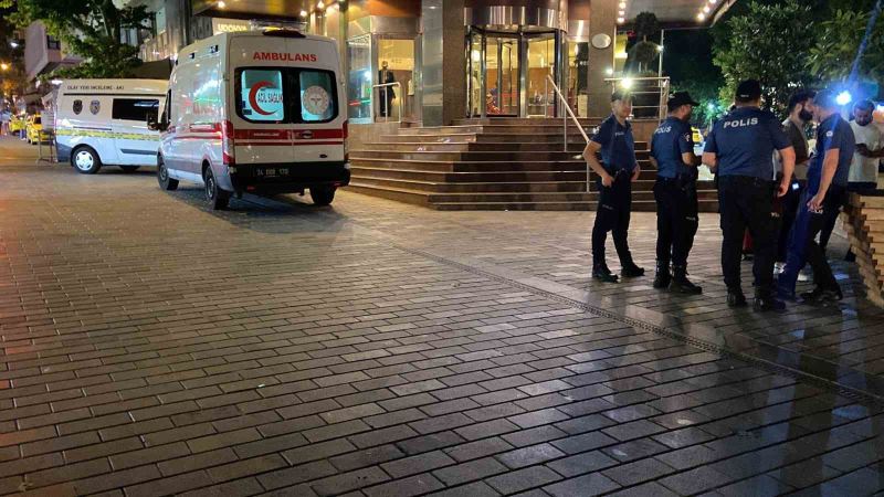 Taksim’de korkunç olay: Otelin demir korkuluklarına bağladığı iple intihar etti
