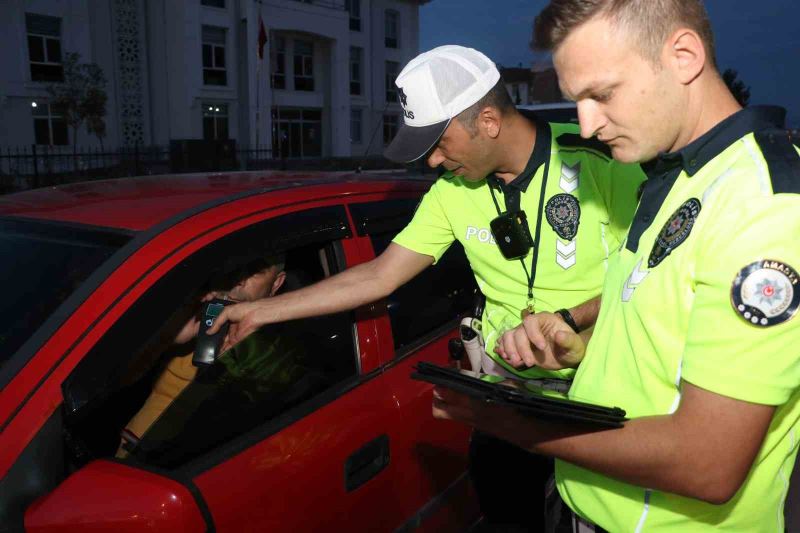 Taşova’da polisten trafik denetimi
