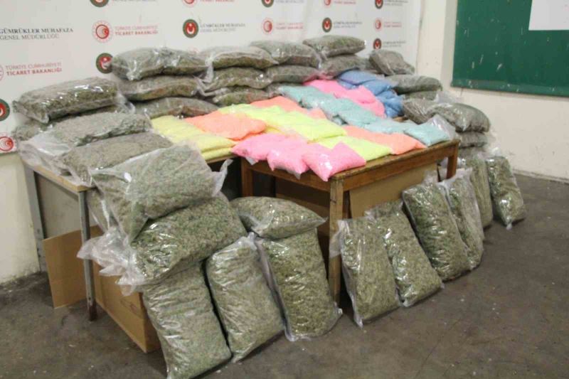 Kapıkule’de zehir tacirlerine operasyon: 240 kilogram uyuşturucu ele geçirildi
