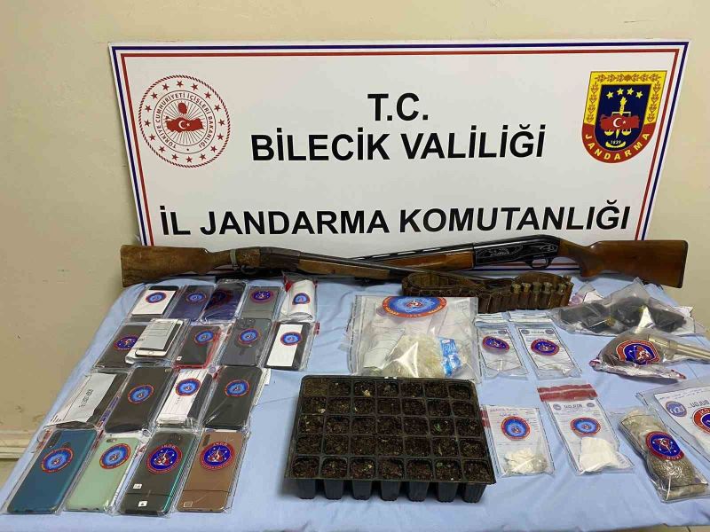 Bilecik’te 111 personelin katılımıyla 21 noktaya uyuşturucu operasyonu
