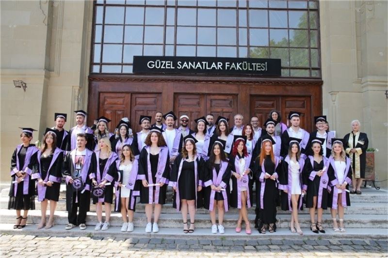Edirne’de güzel sanatlar fakültesinde mezuniyet coşkusu
