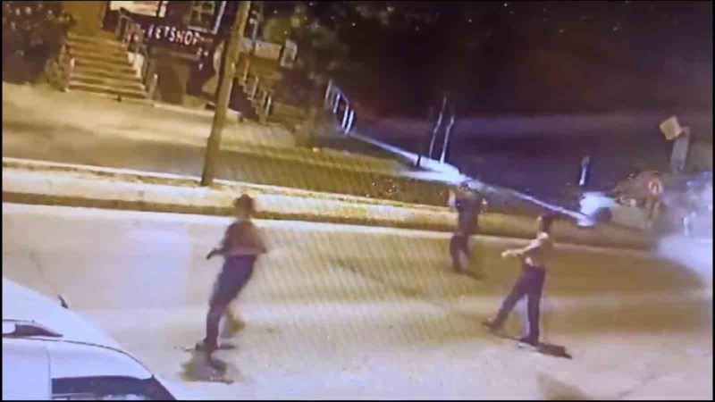 Sancaktepe’de hareketli dakikalar: Polis aracına çarpıp kaçtılar