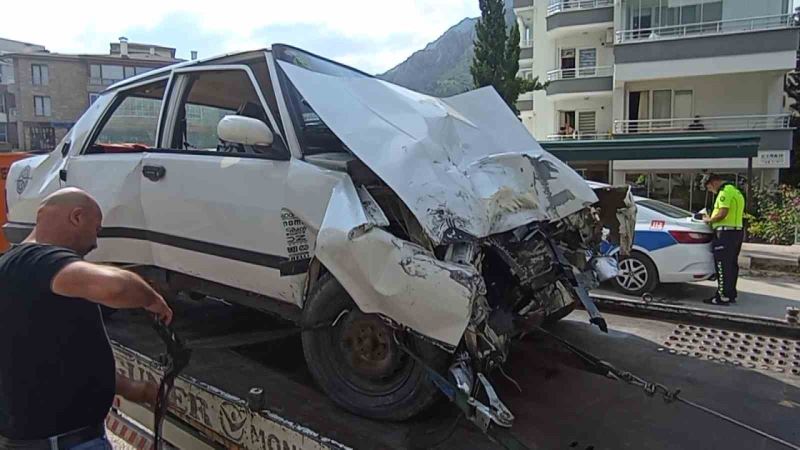 Amasya’da halk otobüsüyle otomobil çarpıştı: 4 yaralı
