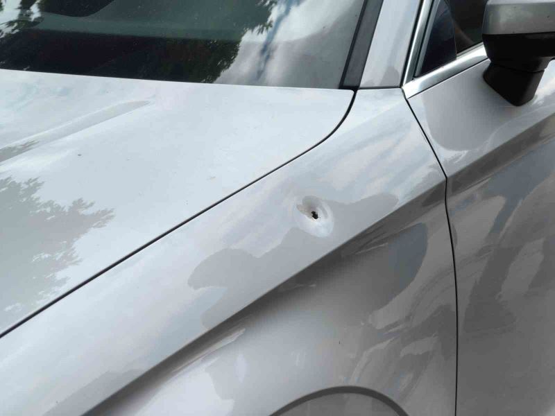 Bursa’da seyir halindeki araca mermi isabet etti
