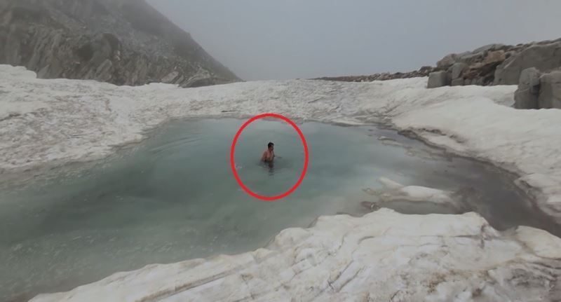 Haziran sonunda Uludağ’ın buzlu göllerinde yüzüyor
