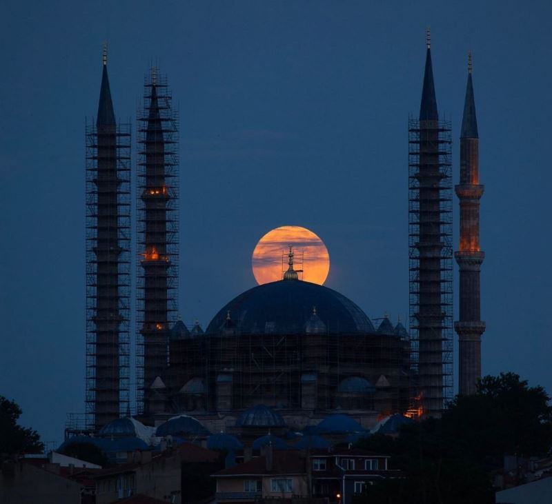 Selimiye’de dolunay manzarası mest etti