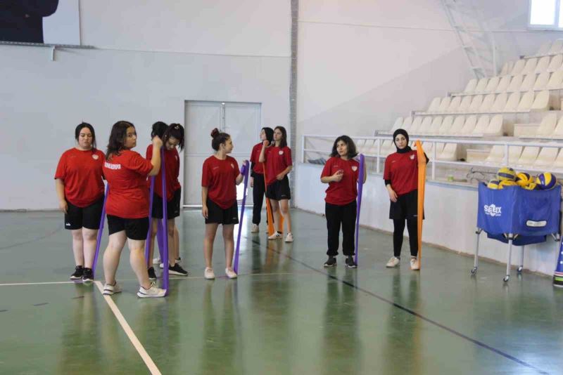 Kadın Voleybol Takımı sezonun ilk antrenmanını gerçekleştirdi
