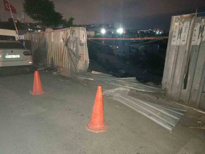 Bahçelievler’de ticari taksiye çarpan otomobil şantiye alanına uçtu: 1 yaralı
