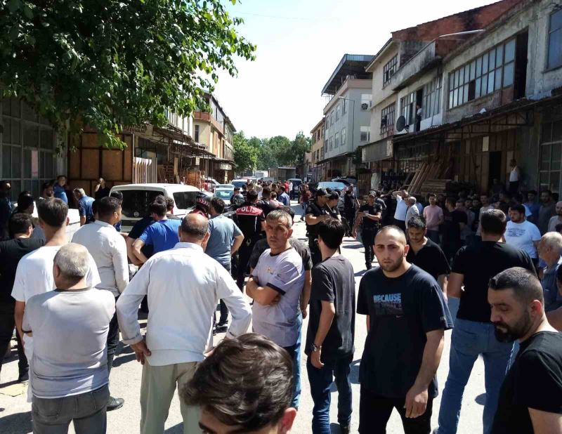 Kiracı ile iş yeri sahipleri arasındaki kavgada 5 kişi yaralandı
