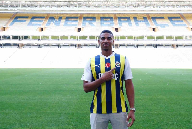 Fenerbahçe, Fransız asıllı Ganalı milli stoper Alexander Djiku’yu 3+1 yıllığına kadrosuna kattı.
