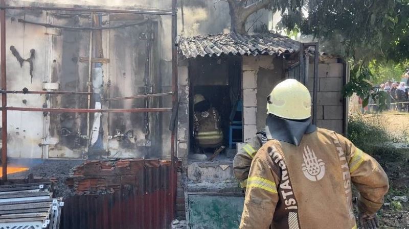 Sancaktepe’de işyeri yangını: Vatandaşlar kendi imkanıyla binayı boşalttı
