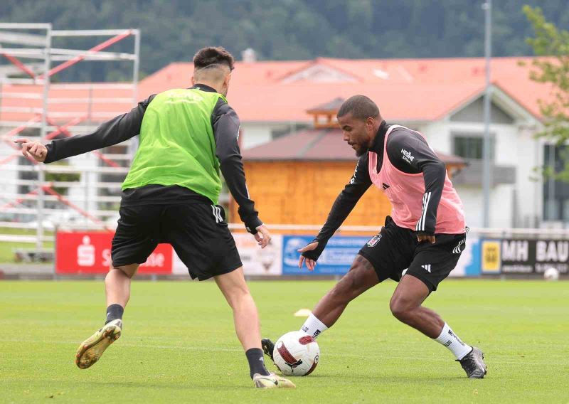 Beşiktaş, günün ikinci idmanında kondisyon ve taktik çalıştı
