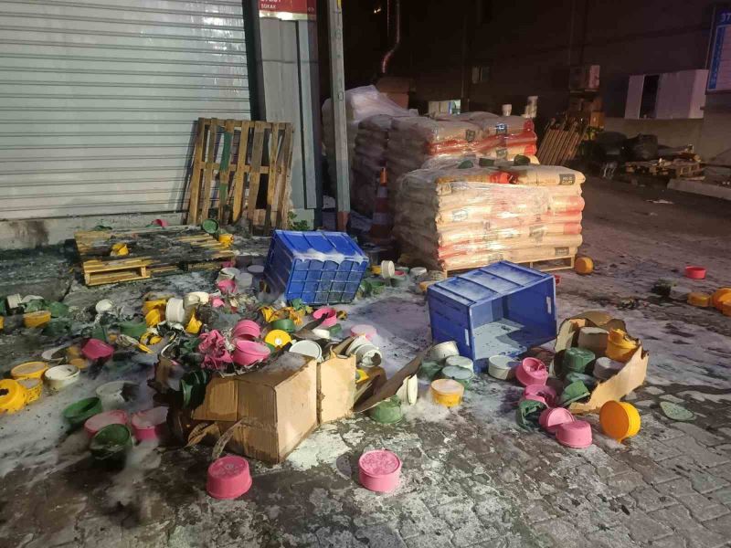İstanbul’da plastik üretim tesisi alev alev yandı
