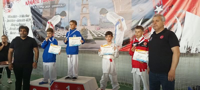 Körfezli karateciler Çanakkale’den madalyalarla döndü

