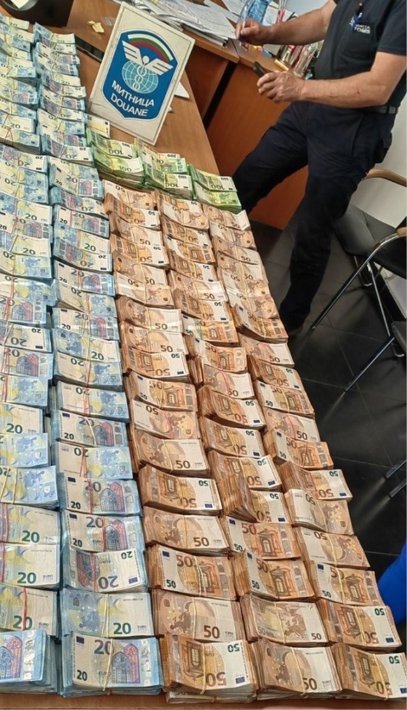 Bulgaristan Gümrüğü bugüne kadar tek seferde 901 bin euro yakaladı

