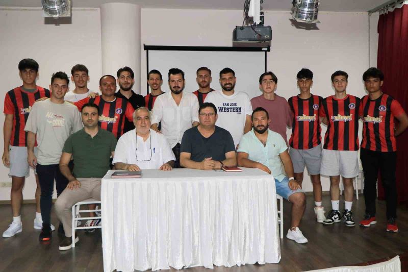 Çiftlikköy Belediyespor’dan iç ve dış transferde 20 imza
